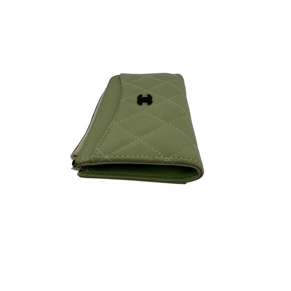 Chanel Quilted Lambskin Zip Coin Purse in Sage Green with Black CC Logo - Picture 2 of 6